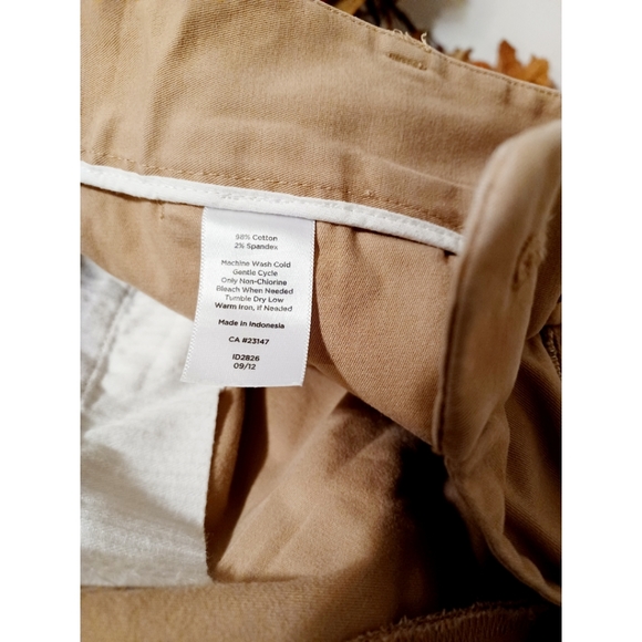 Talbot Relaxed Weekender Chino Shorts in Khaki - Picture 10 of 11